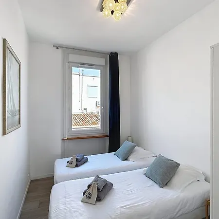 Quai St Pierre 2 Bedrooms With Balcony And Sea View Lägenhet *