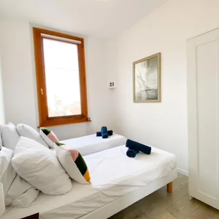 Quai St Pierre 2 Bedrooms With Balcony And Sea View Apartment Cannes