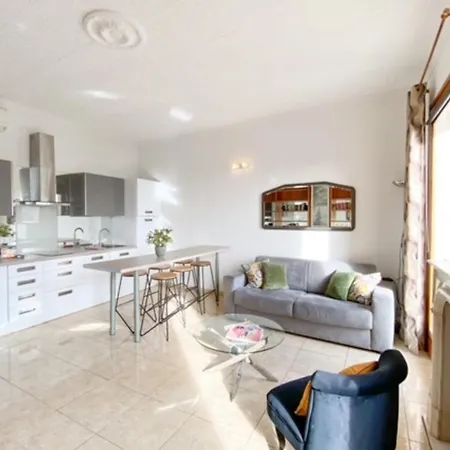 Lägenhet Quai St Pierre 2 Bedrooms With Balcony And Sea View Cannes